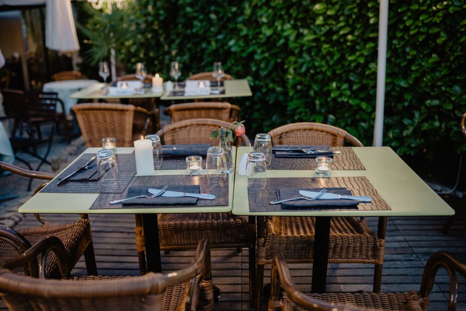 Dîner aux chandelles : table chic sans se ruiner